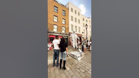 That was not a good kiss!😂😂😂 #artisticwonders #streetstyle #shorts