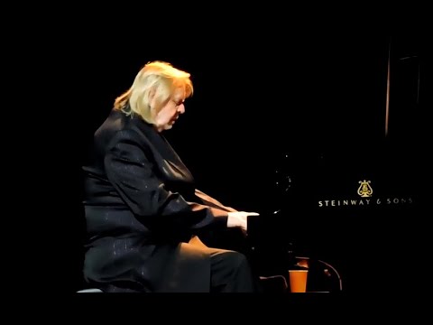 YES keyboardist Rick Wakeman announces special New Year virtual live show w/ guests