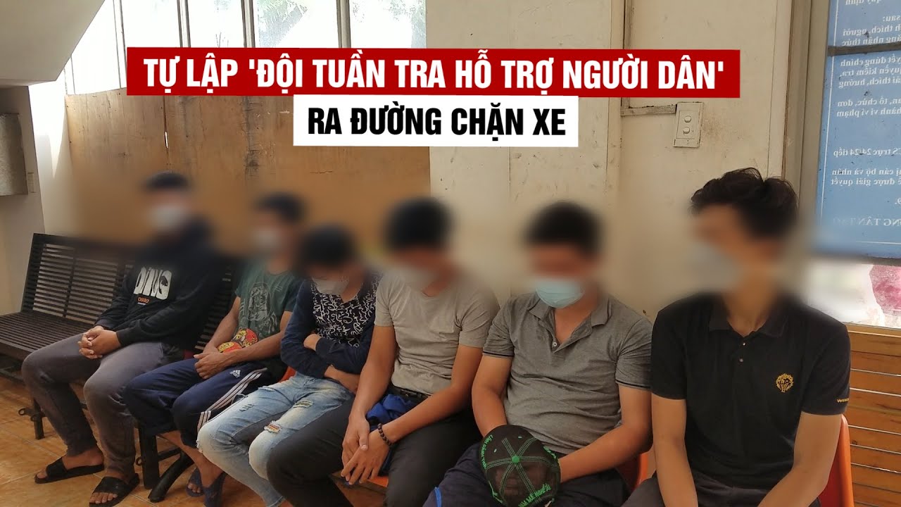 Tự lập ra “Đội tuần tra hỗ trợ người dân”, ra đường chặn xe kiểm giấy tờ