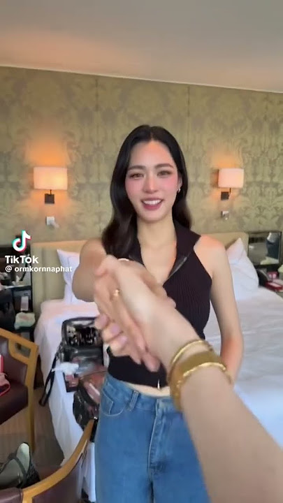 มีคนทำตัวน่าสงสัยว่าเป็นแฟนกันมาก! น้อง#ออมกรณ์นภัส เจ่เจ้#หลิงหลิงคอง เพื่อนเค้าจับมือกันแบบนี้มั้ย