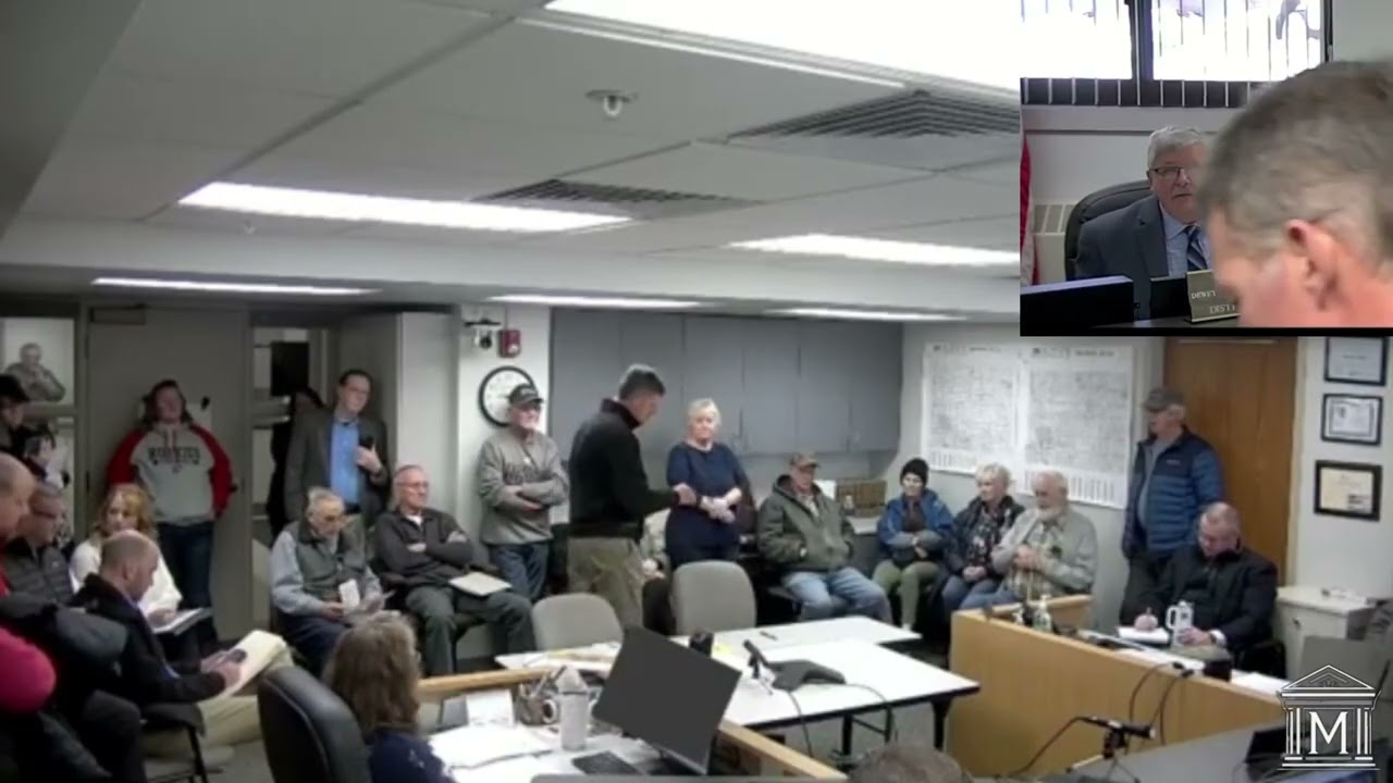 На собрании в округе Бремер прозвучал ряд напряженных публичных комментариев, осуждающих коррупци...