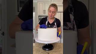 Pro Tip: How to Size Cake Boards When Making a Tiered Cake #cakedecorating #tieredcake #baking #cake