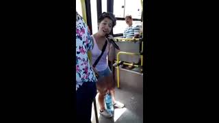 Romane Gila 2018 - Amazing Voice! Girl Sing in the Bus