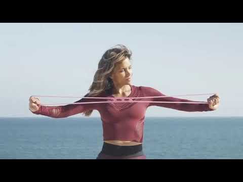 Video: Halle Berry Viser Den Bedste Yogastilling