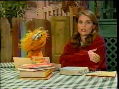 Sesame Street (#3872): Zoe Reads Her \