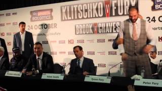 TYSON FURY LOSES THE PLOT & OFFERS TO FIGHT WLADIMIR KLITSCHKO DURING PRESS CONFERENCE !!!