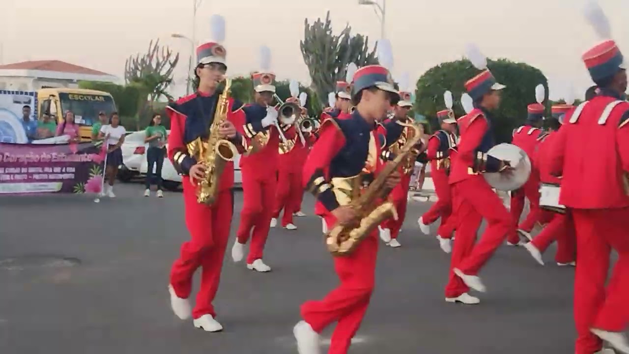 Desfile da primavera em Caldeirão Grande 