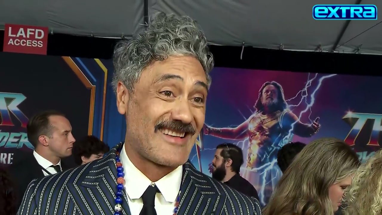 Thor: Taika Waititi on Chris Hemsworth’s NUDITY Scene!