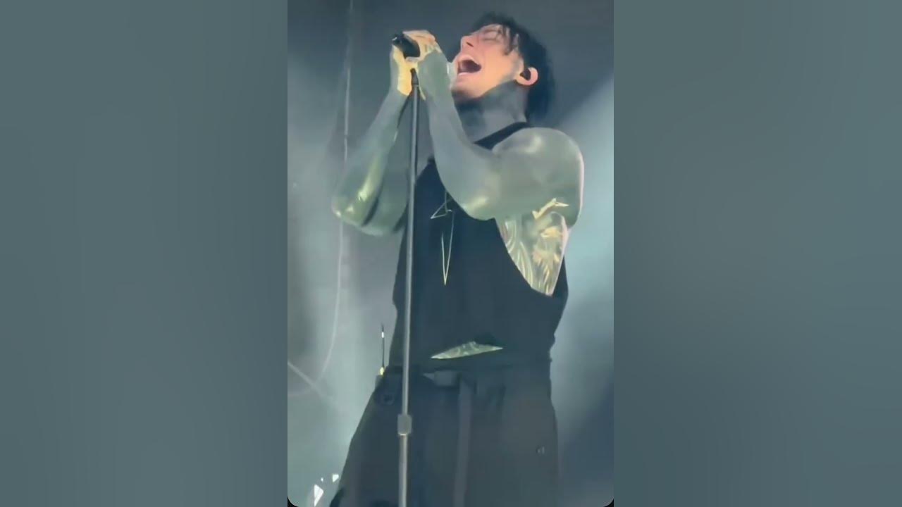 God is a weapon    falling in reverse  live  Ronnie Radke