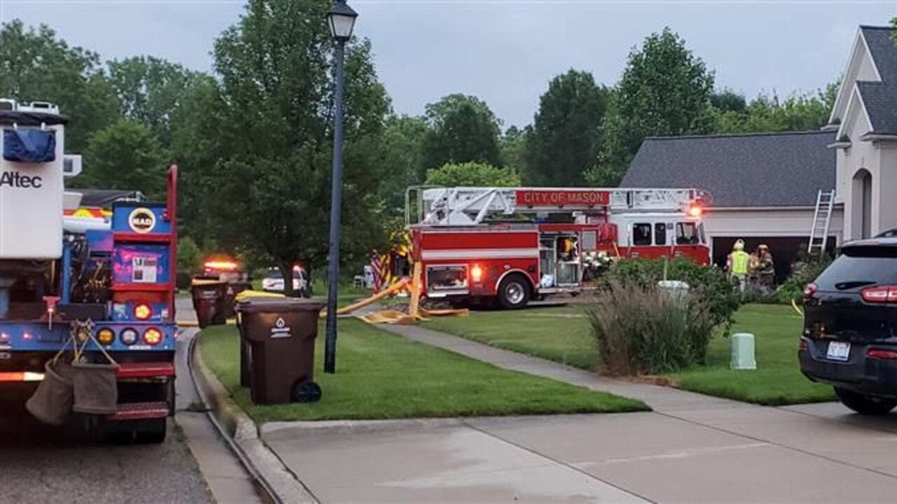 Lightning strike causes early morning house fire in Mason - YouTube