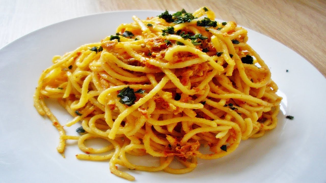 Rezept: Spaghetti mit Mozzarella-Sauce und getrockneten Tomaten - YouTube