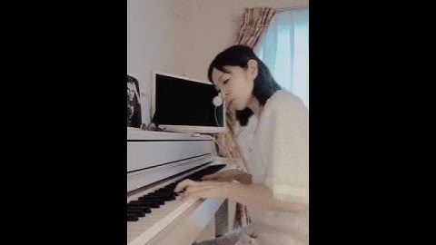Electronic pianos moon river