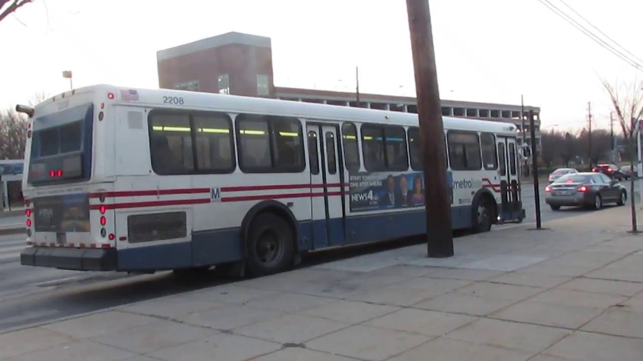 wmata monthly pass WMATA Metrobus 2000 Orion V #2208 @ Glenmont Station