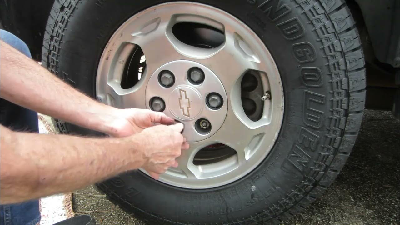 GM Center Cap With Plastic Lug Covers Remove It Without Damage GM gm-center-cap-with-plastic-lug-covers-remove-it-without-damage-gm