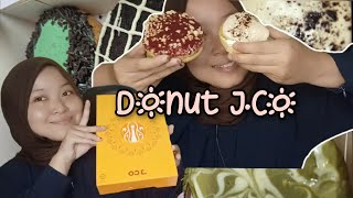 Ummi Ternak Lemak Makan Donut J.Co