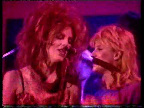 Regardez Funboy 3 - It Ain't What You Do (Live) (1984) V2000 sur YouTube
