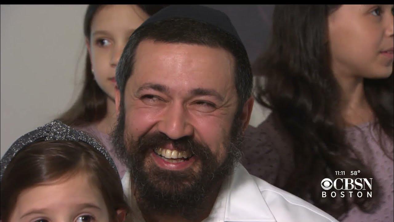 Chabad Rabbi Shlomo Noginski Recovering At Home After Stabbing Youtube