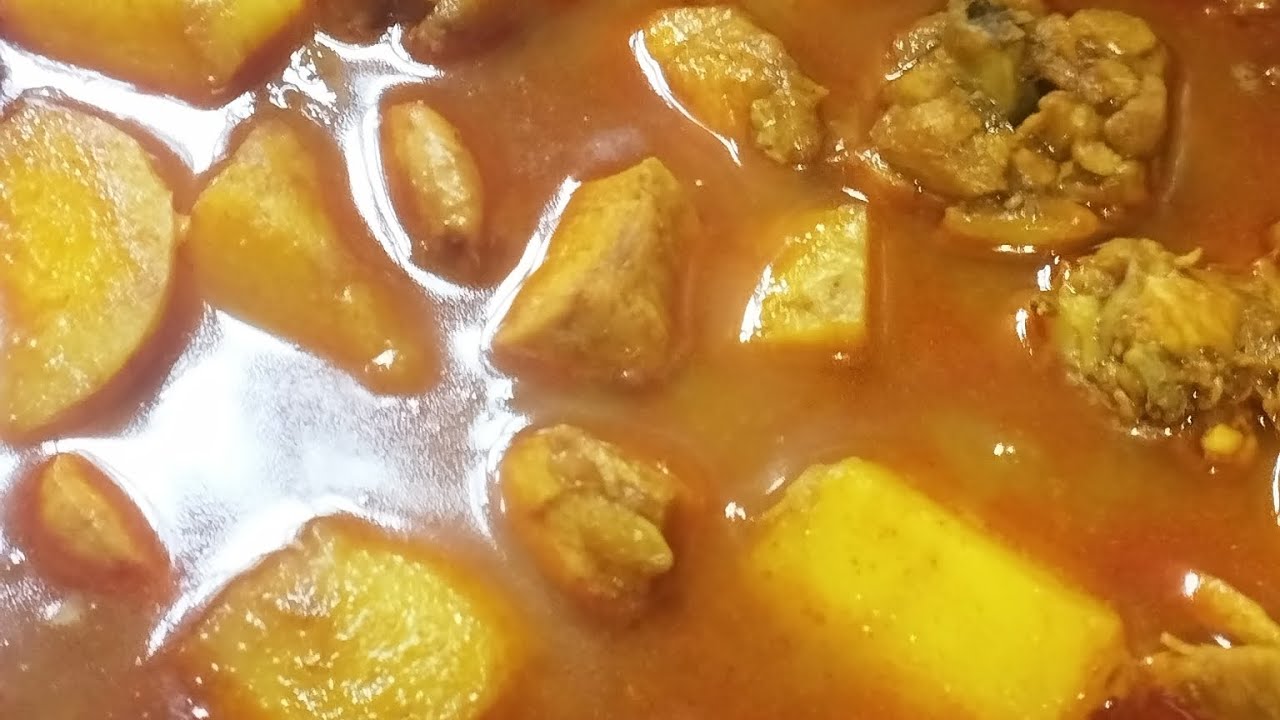 শীতের নতুন আলু আর মুরগির মাংসের দারুণ ঝোল 😋 