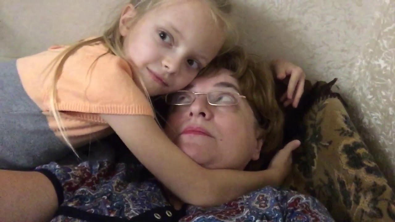 ВЛОГ Маруся у бабушки :) / В гости с ночёвкой :) / Бесюны / Красотааааа !!! 25-26. 12.2017