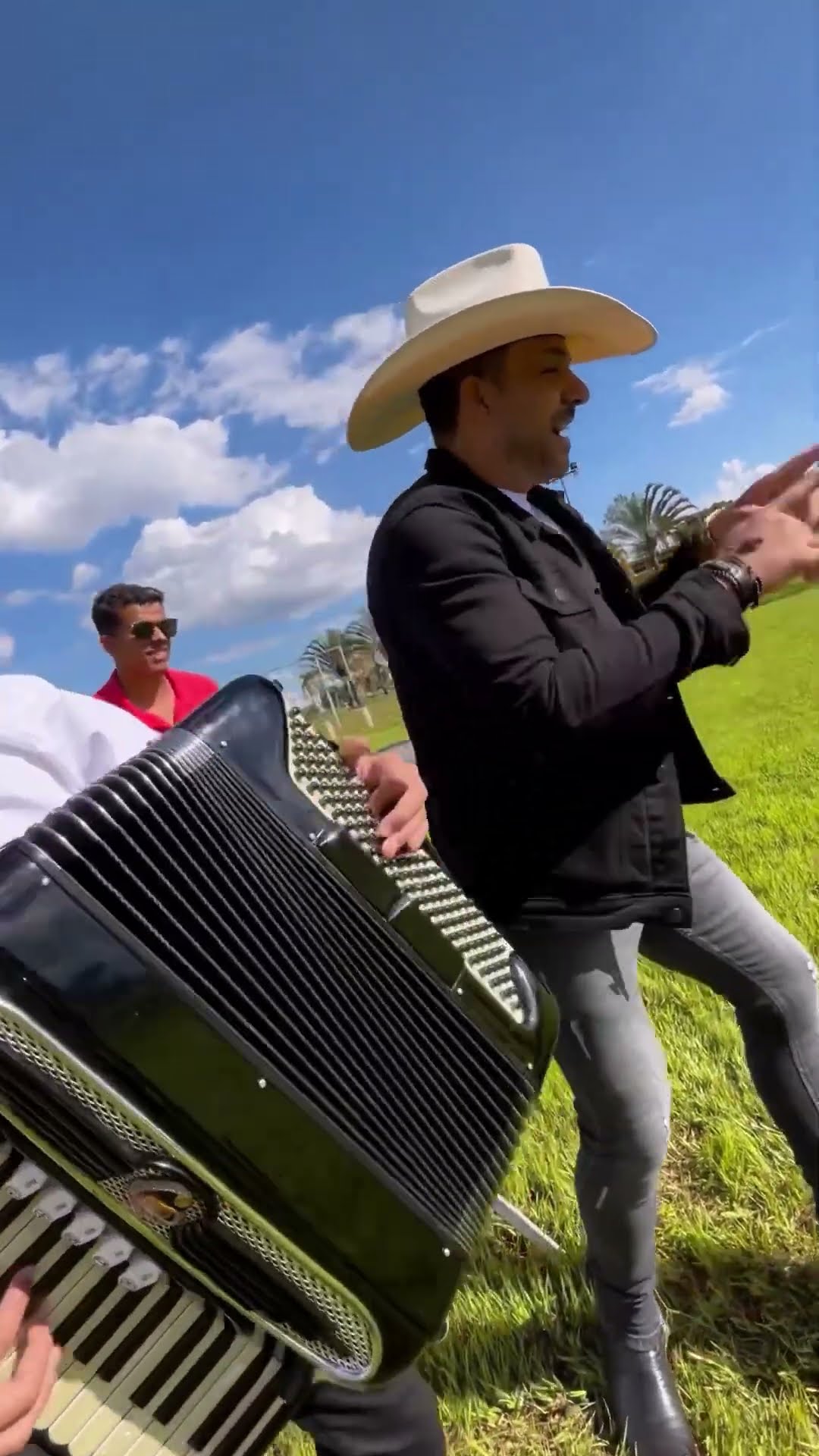 Leãozinho Do Forró estourou mais uma música forró do meu Goiás #boanoiteee #comitiva #estourado