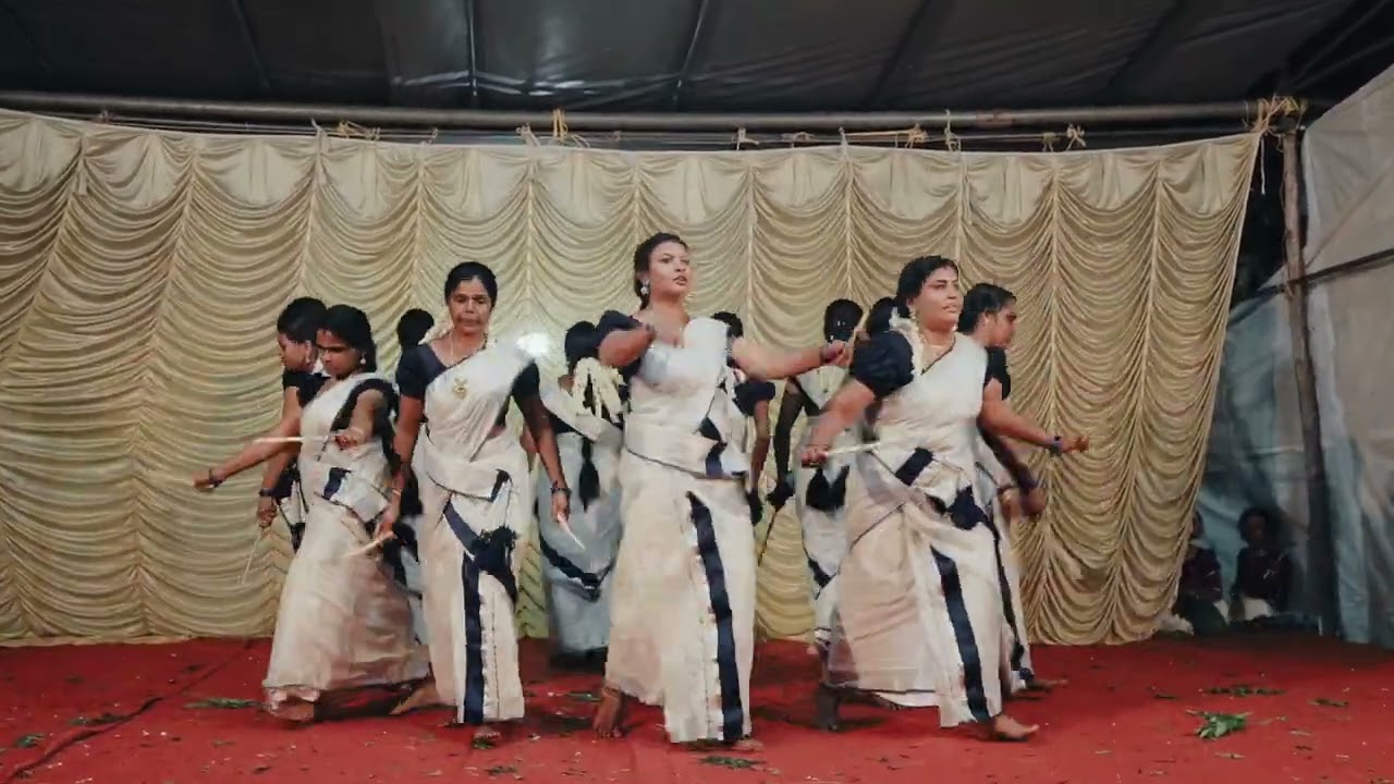 എത്ര കേട്ടാലും മതിവരാത്ത ചിത്രചേച്ചിയുടെ ഈ മനോഹരഗാനത്തിന് കോൽകളി ചുവടുകളുമായി ടീം  ശ്രീ ഭുവനേശ്വരി