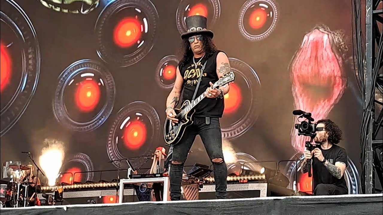 Guns N' Roses (live) - Slither (Velvet Revolver cover) - Bellahouston Park, Glasgow 2023