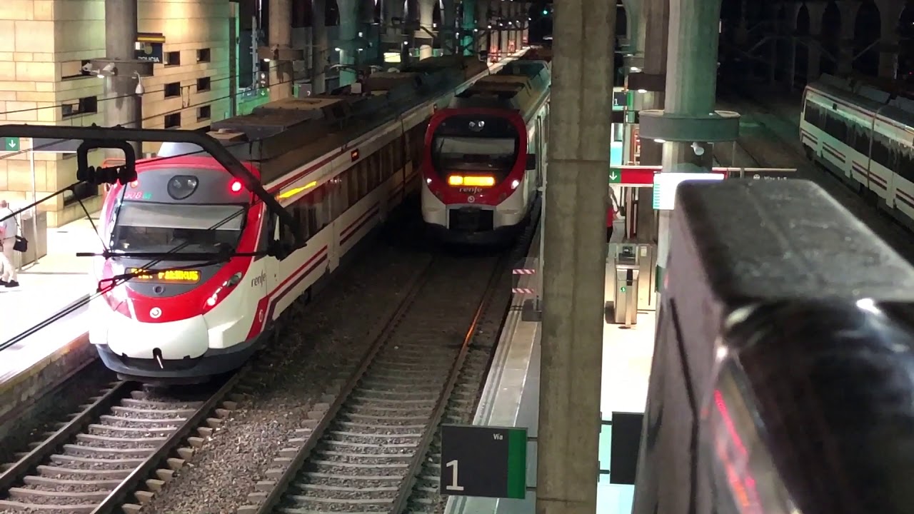 Estación de RENFE Oviedo, trenes de Cercanías y FEVE ( Renfe Civia )