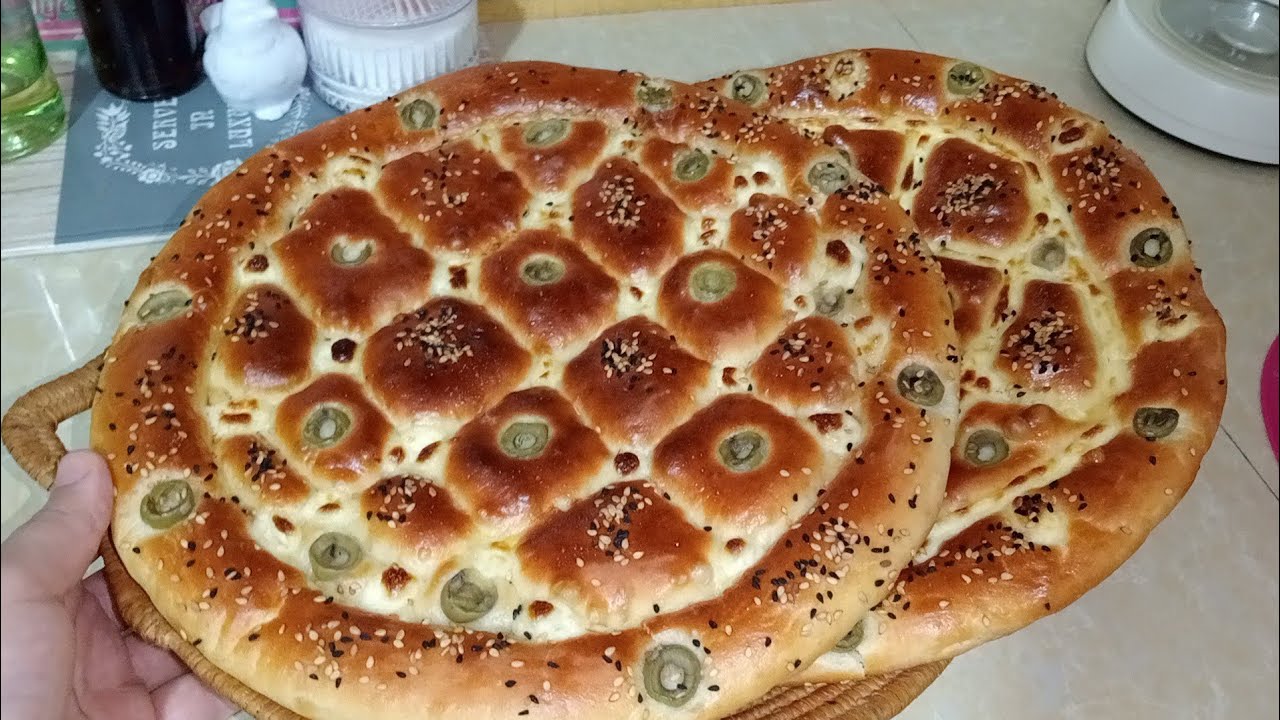 خبز البيدا التركي 🥰 من اروع المخبوزات فالعالم بدون عجن خفيف بزاااف وساهل فالخدمة والنتيجة قطن👌