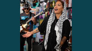 1977 (En Vivo en NPR Tiny Desk)
