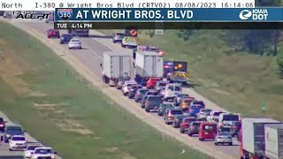 Traffic delay on I-380 following multi-vehicle crash