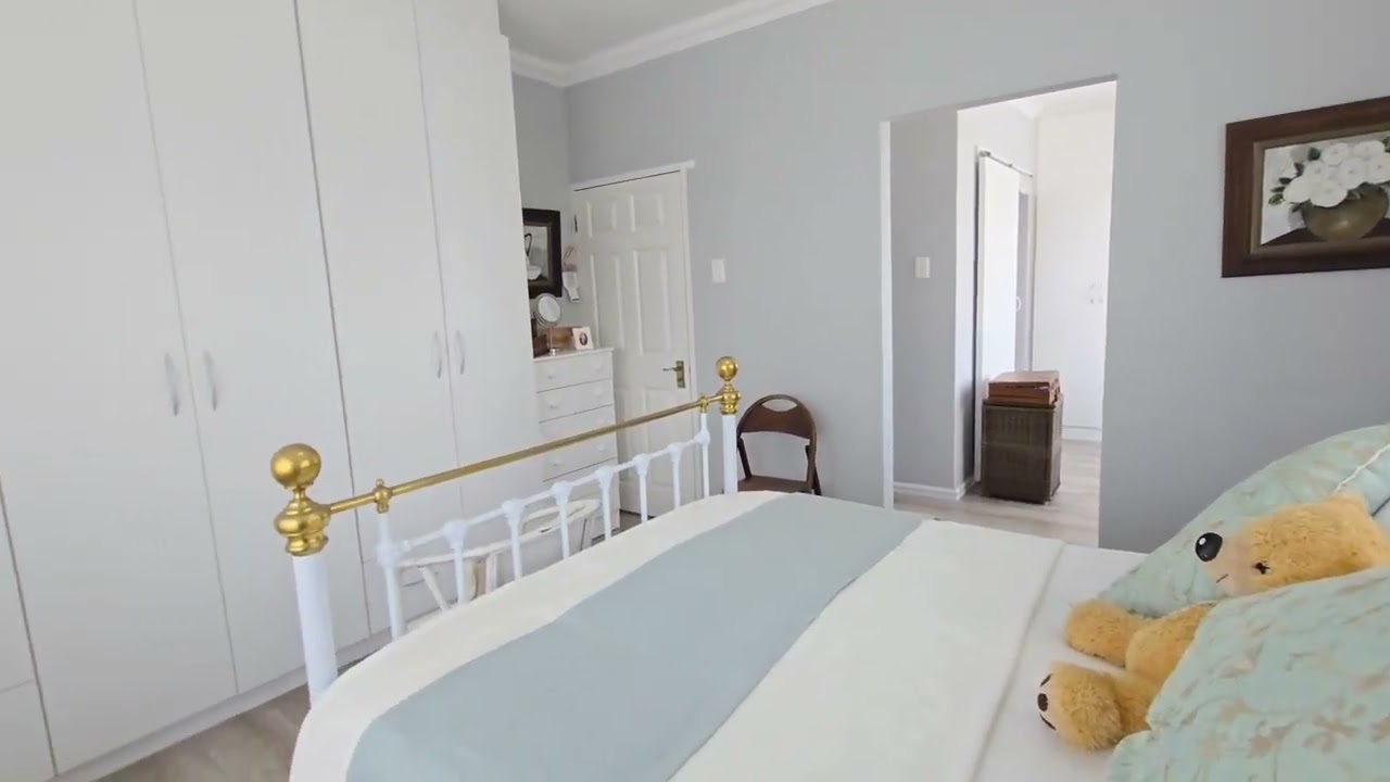 FOR SALE: 96 Schneider Street Franskraal. 