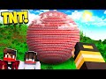 PALLA GIGANTE DI TNT su CASA DEI MIEI AMICI!! SCHERZO su Minecraft VANILLA!!