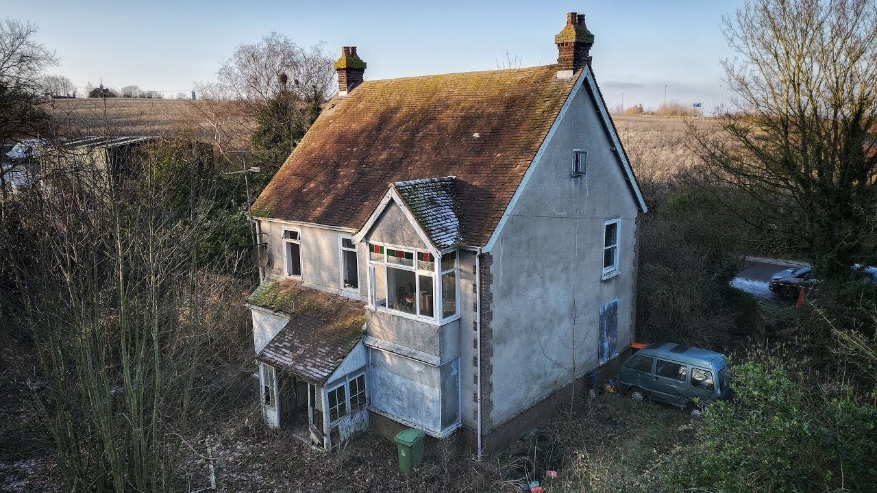 Terrifying Abandoned House Hidden In The Woods That No One Dares Enter!