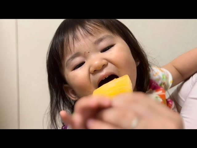 ガリガリ君を食べた1歳の赤ちゃんのリアクション 赤ちゃん Cutebaby かわいい Youtube