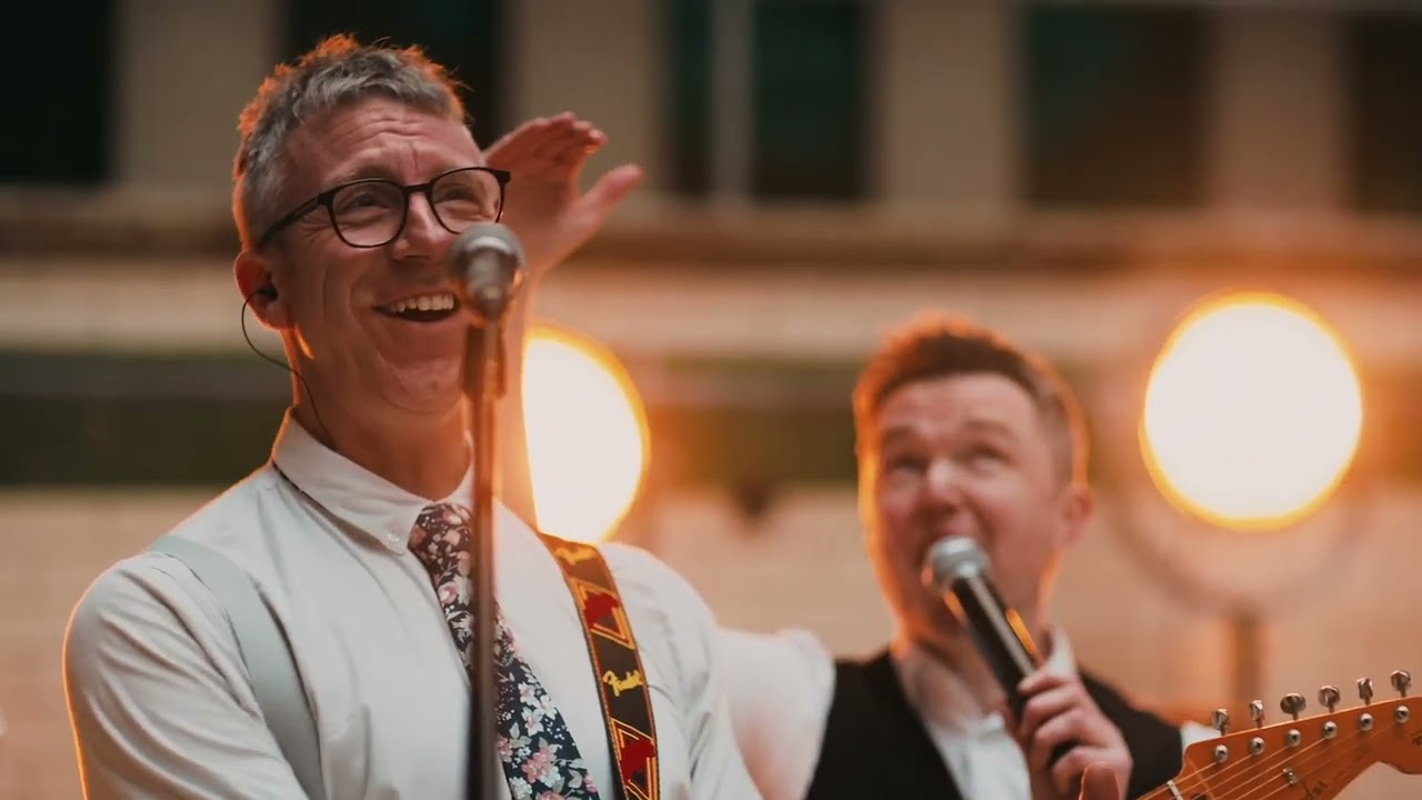 Groovy Revolution / 5 piece band - Shut Up Medley (Cover)