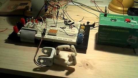 Darwin Robotic Hand - Test on Buttons & PWM on interruptions. Atmel 168