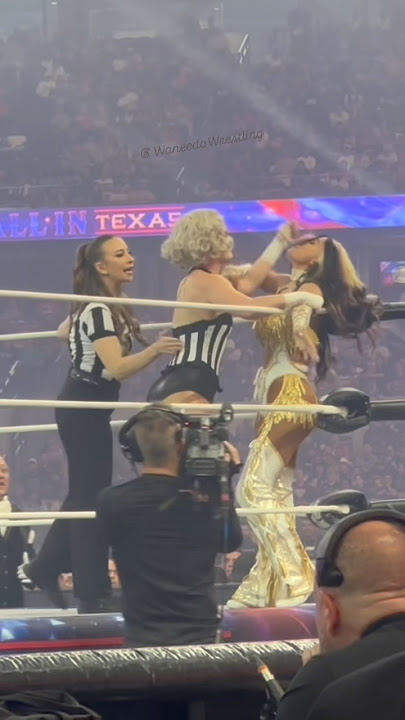 Timeless Toni Storm vs. CEO Mercedes Mone #wrestling #aew #womenswrestling