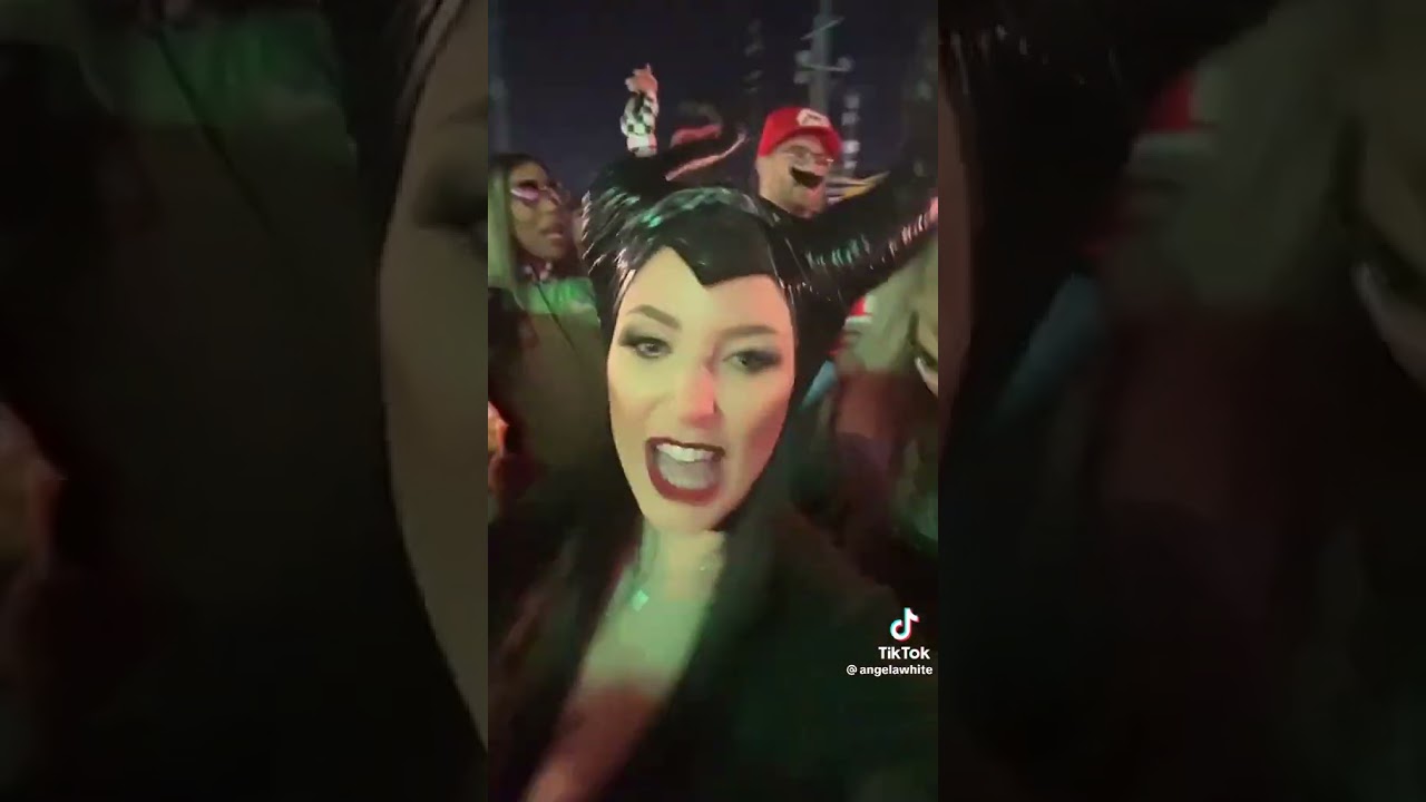 ⁣انجلينا وايت