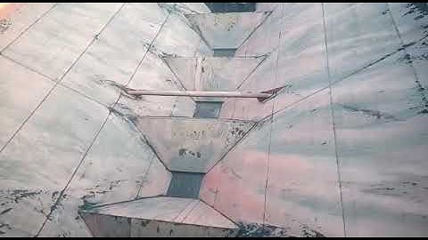 Self unloading vessel