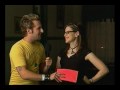 Capture de la vidéo Interview With Singer Lisa Loeb - Stage Tv Exclusive!