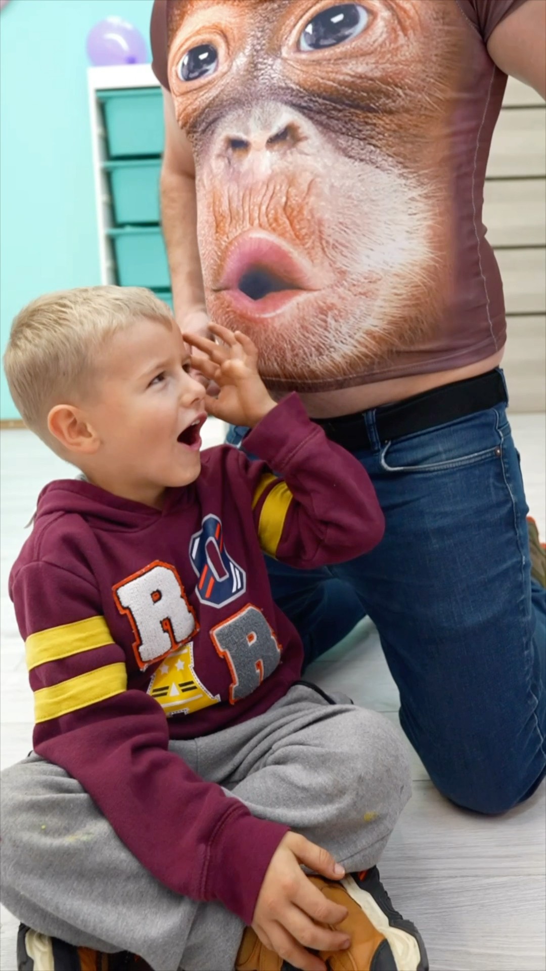 GORILLA BLOWING ?