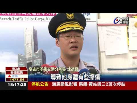 貨車翻覆.吊臂壓扁休旅車駕駛命大輕傷