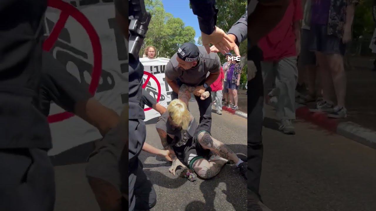 Israeli Police Arrest Protesters Backing Teen Who Refused Enlistment