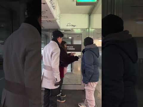 الباب منزوع     22   