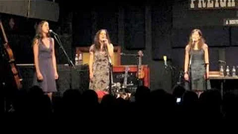 The Wailin' Jennys - Long Time Traveler