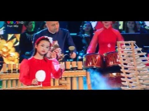 CÚN NGUYỄN MINH CHÂU CÙNG BAN NHẠC TRE NỨA "SỨC SỐNG MỚI "  XUÂN QUÊ HƯƠNG 2022" bekijken op YouTube