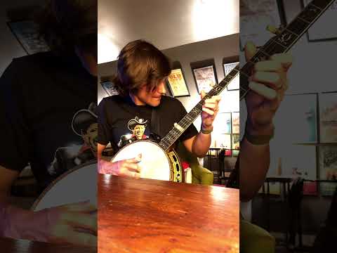 thankfully it doesn’t wake up the kids, cause i’ve been practicin a lot of midnight banjo, yall.. 😂