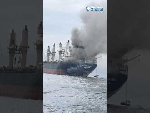 Thai ship heading to Kandla port hit in Strait of Hormuz; 3 crew still missing | #shorts #iran