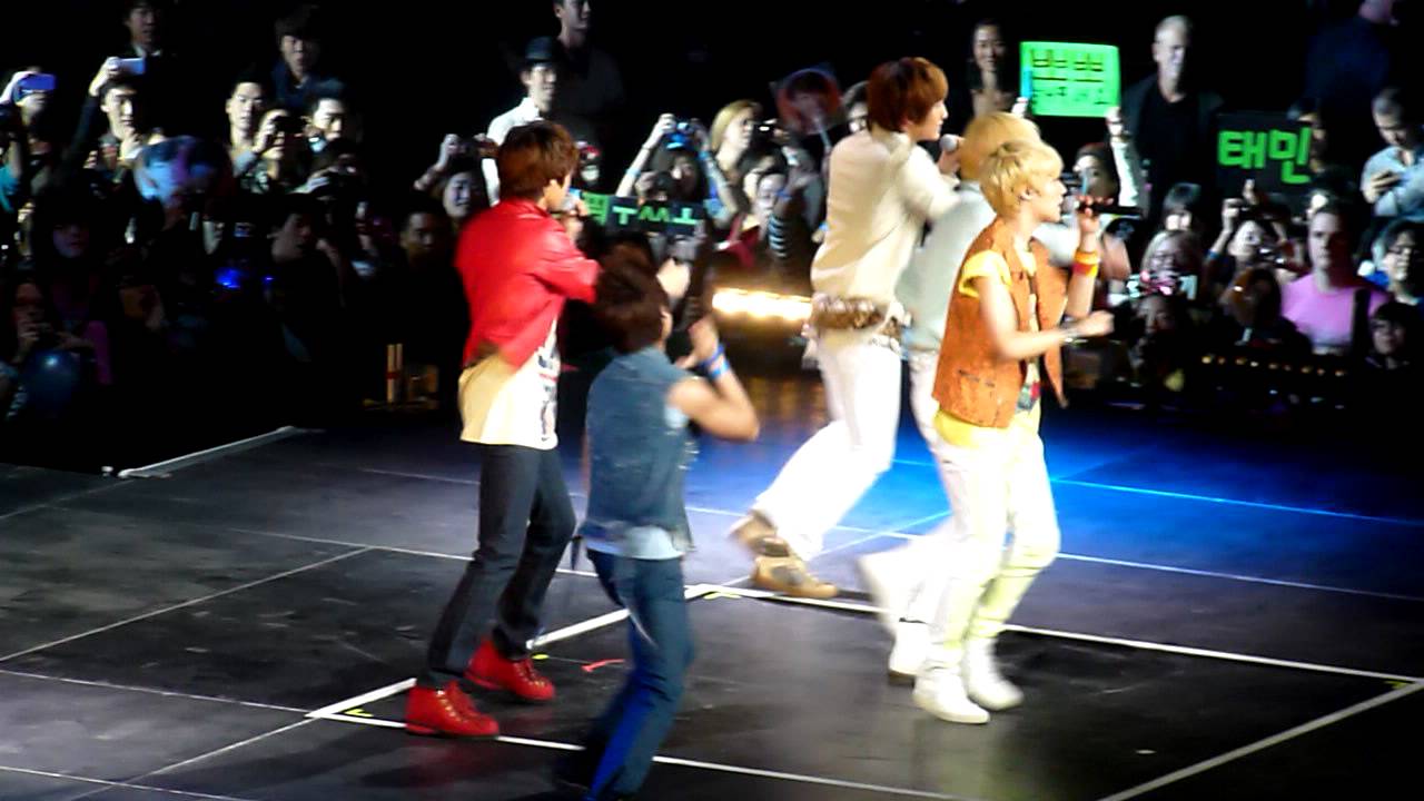[10/23/11 SMTOWN In New York] SHINee - Stand By Me & Talk & Replay