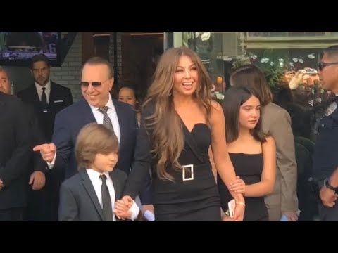 Vídeo: Lucero é Visto Com Sua Filha Em Uma Cerimônia De Premiação